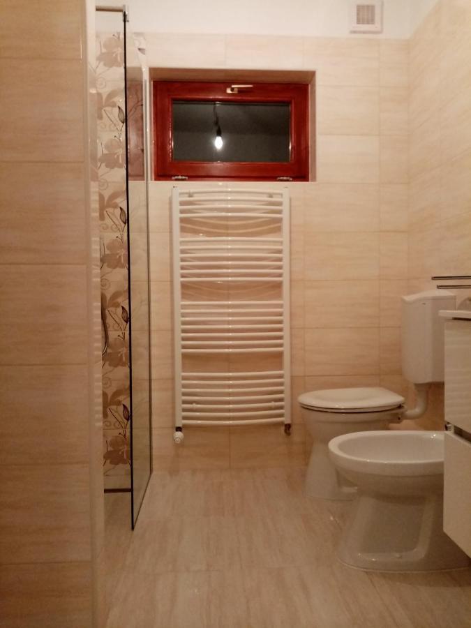 Eva Vendeghaz Villa Tata Exterior foto
